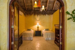 amor-boutique-hotel-besito-dulce-doors-bedroom-twin-beds-palapa-roof (1)